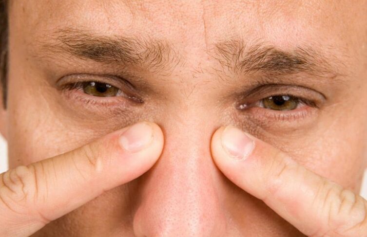 A dor persistente do nariz é unha complicación grave da rinoplastia