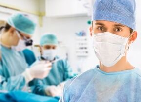 Cirurxián plástico de Israel que planifica e realiza a rinoplastia